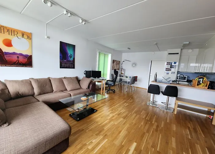 The Arctic Edge - Modern Seaside Apartment With Host In Central Tromso