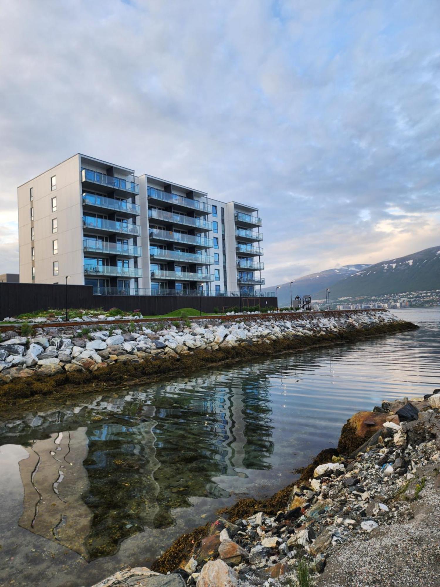The Arctic Edge - Modern Seaside With Host In Privat overnatting *